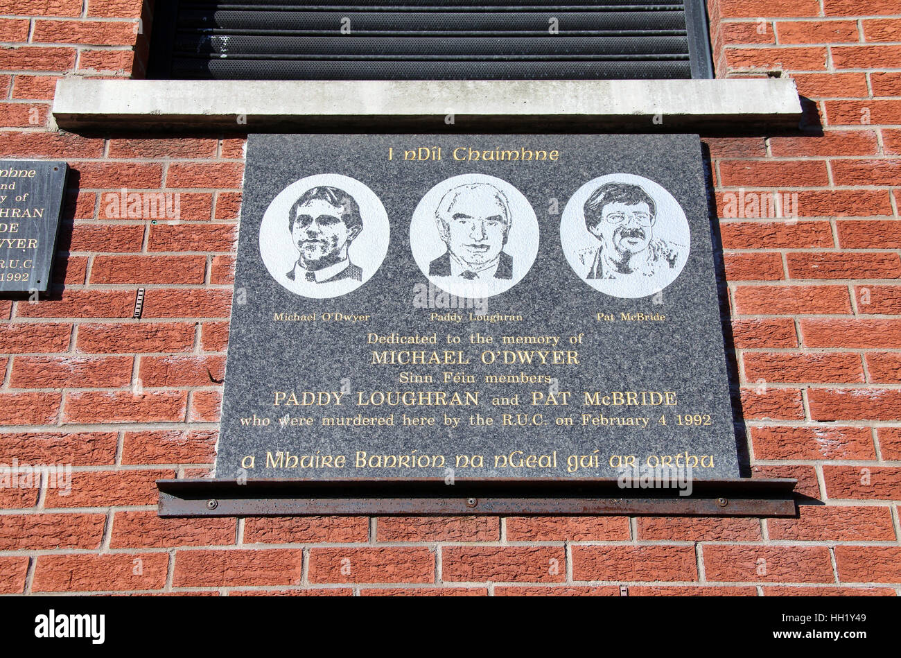 Le Sinn Fein Plaque commémorative sur la Falls Road Banque D'Images