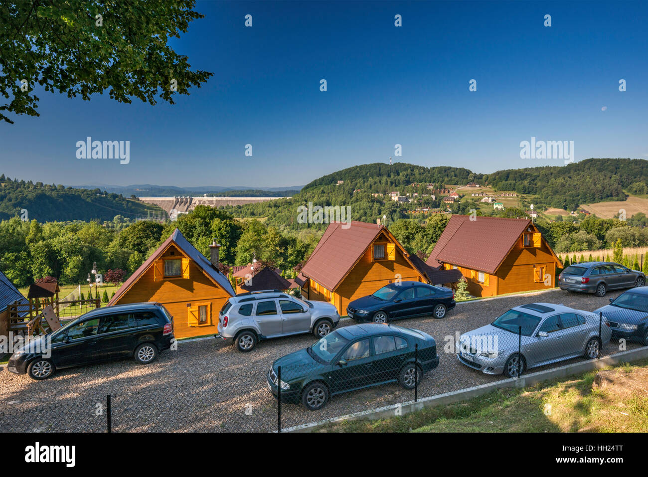 Cabines près du barrage du lac de Solina, Bieszczady, Pologne Malopolska, Banque D'Images