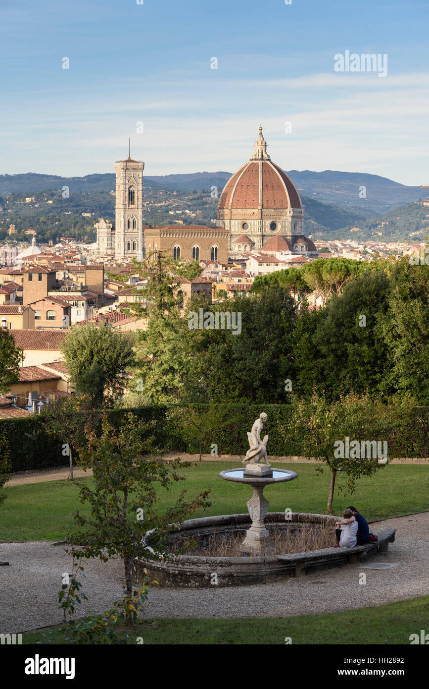 Florence. L'Italie. Vue sur la ville et la Basilique de Santa Maria del Fiore de Boboli. Banque D'Images