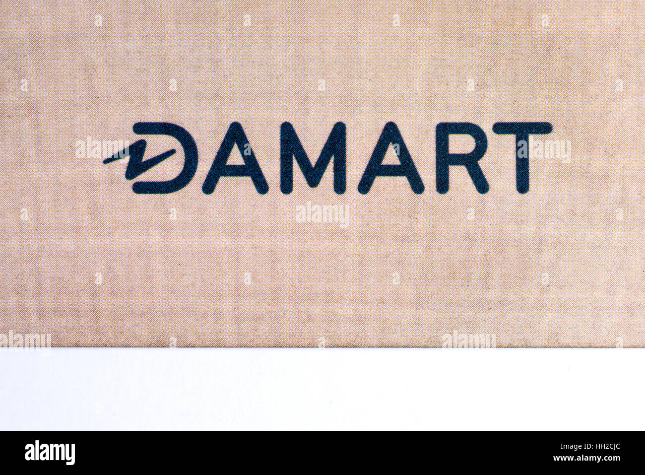 Londres, Royaume-Uni - 13 janvier 2017 : un gros plan de l'entreprise Damart logo sur une plaquette de promotion, le 13 janvier 2017. Damart sont une société française whi Banque D'Images