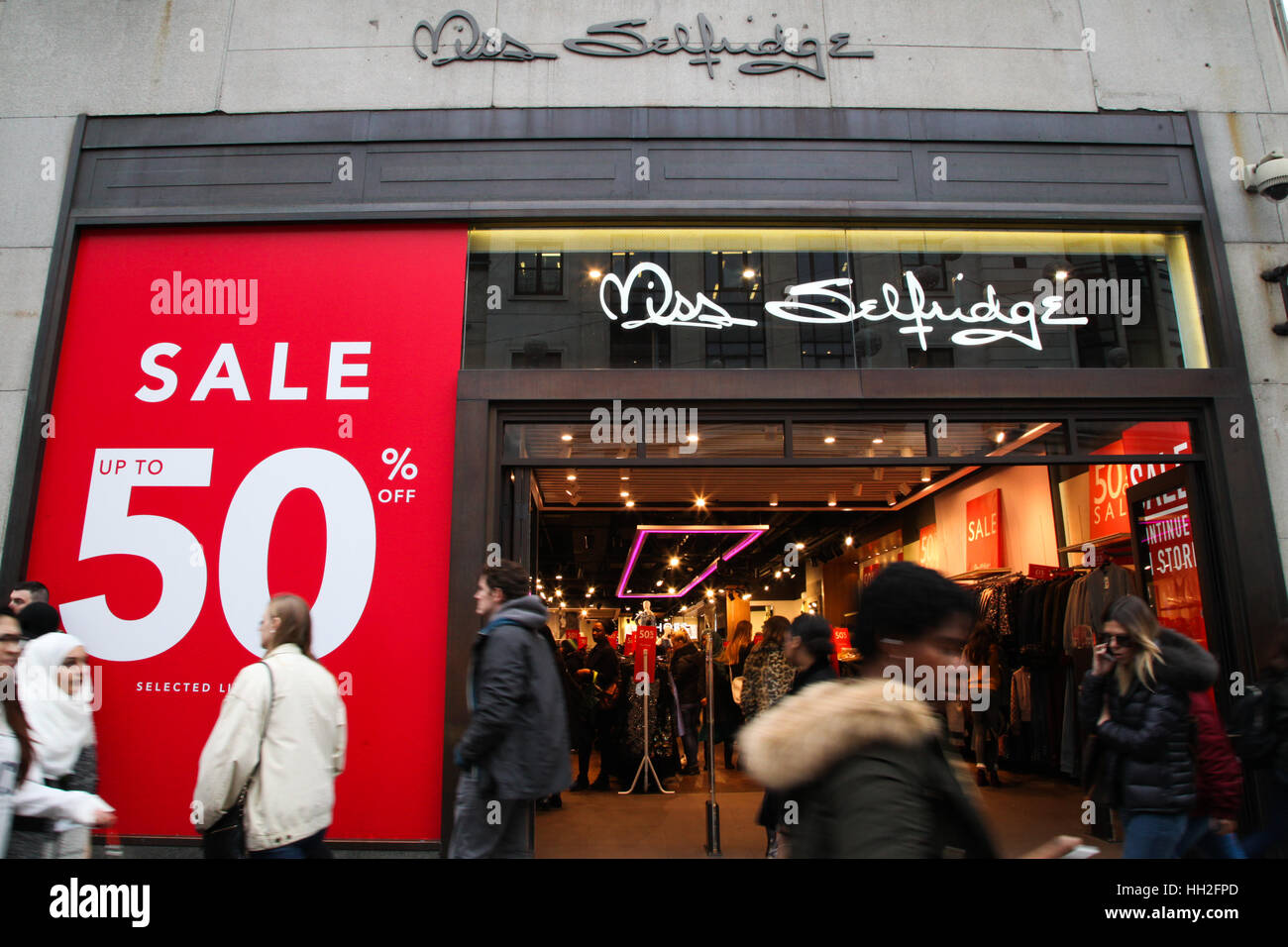 Le début de l'hiver ventes dans certains magasins d'Oxford Street avec neuf jours jusqu'à Noël comprend : Atmosphère Où : London, Royaume-Uni Quand : 15 déc 2016 Banque D'Images