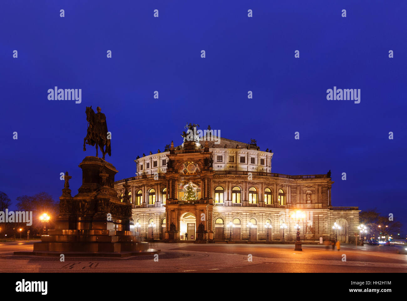 Dresde : l'opéra Semperoper et le monument du roi Johann, , Sachsen, Saxe, Allemagne Banque D'Images