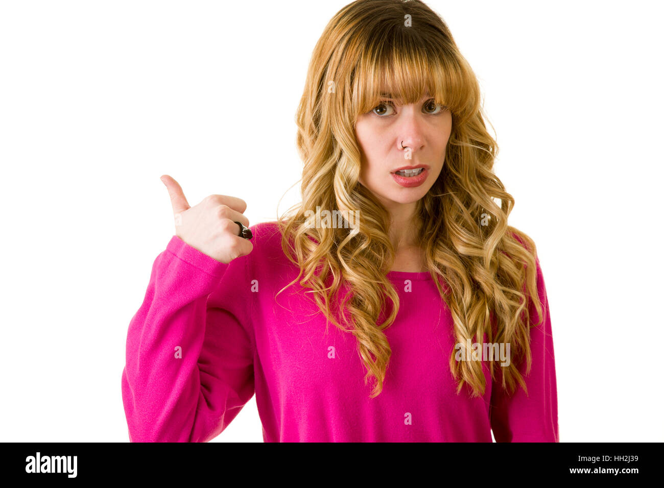 Blonde woman gesturing concernés avec le pouce Banque D'Images
