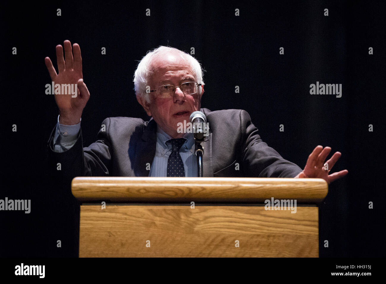 Atlanta, USA. 15 Jan, 2017. Bernie Sanders parle à Atlanta au Georgia Tech's Robert Ferst Center for the Arts pour promouvoir son nouveau livre ''Notre Révolution : Un avenir à croire en'. Crédit : Steve Eberhardt/ZUMA/Alamy Fil Live News Banque D'Images