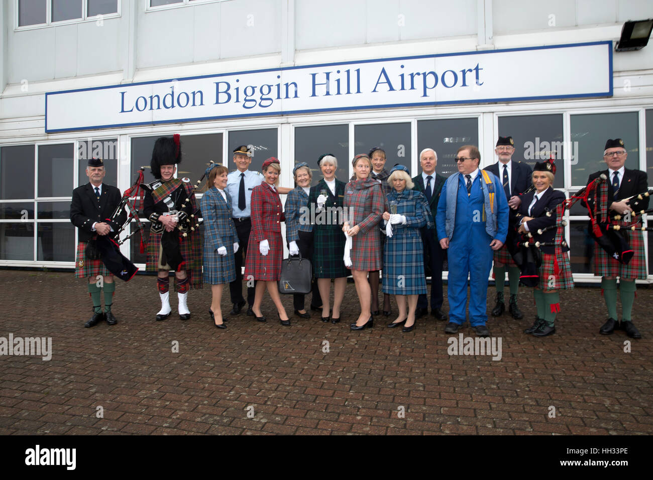 Biggin Hill, Royaume-Uni. 16 janvier 2017. L'avion, un Piper Archer 4 places/formateur tourer, a été nommée "Julie - l'esprit de BCAL' dans la célébration de la vie de Julie Washington, un ancien membre du personnel de British Caledonian qui est décédé l'année dernière et a été soigné à la Phyllis Tuckwell Hospice Care Centre. Credit : Keith Larby/Alamy Live News Banque D'Images