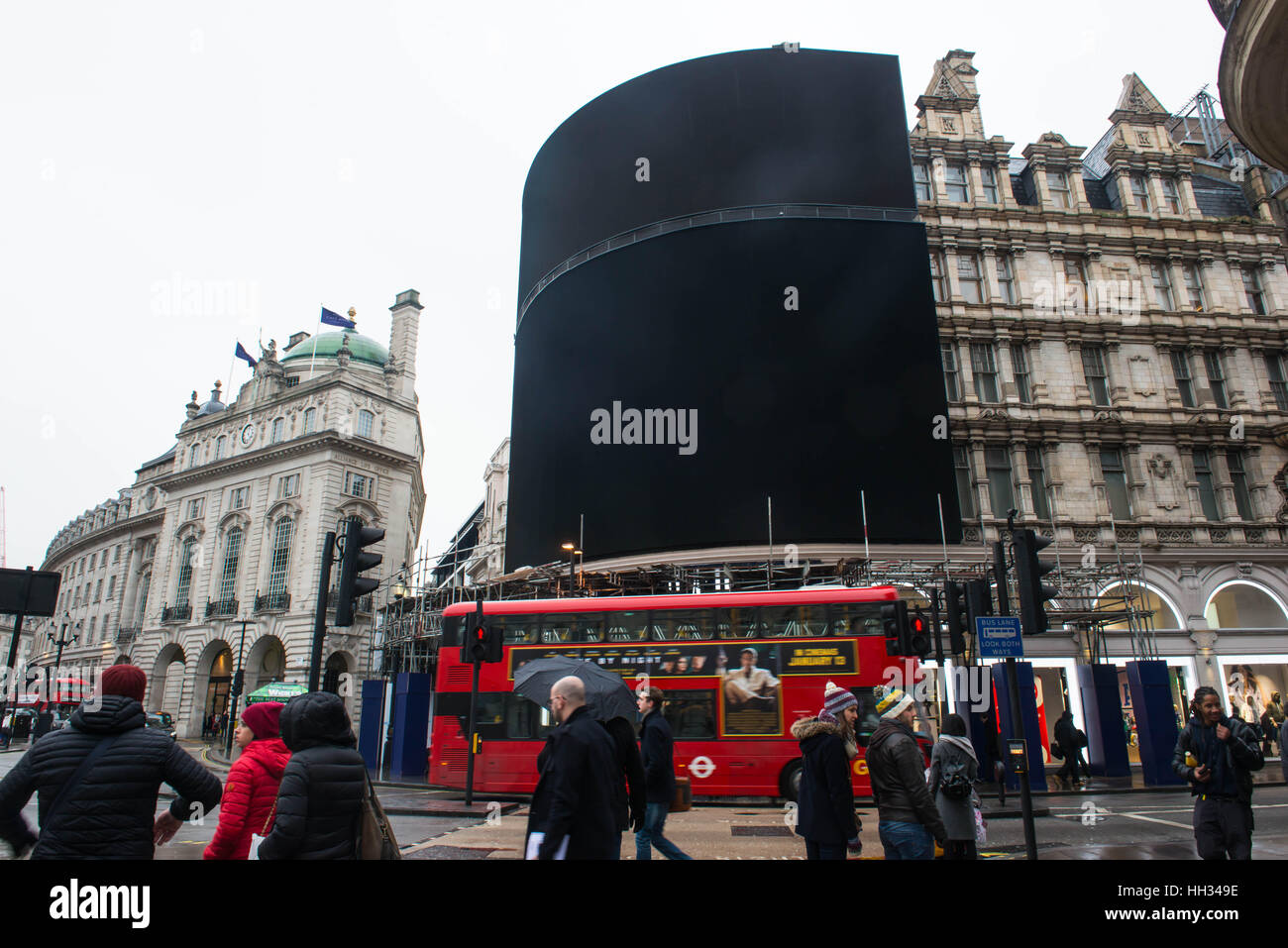 Londres, Royaume-Uni. 16 janvier 2017. Le panneau d'éclairage à Piccadilly Circus ont été coupé pour rénovation et reste éteint jusqu'à l'automne. Michael Tubi / Alamy Live News Crédit : Michael Tubi/Alamy Live News Banque D'Images