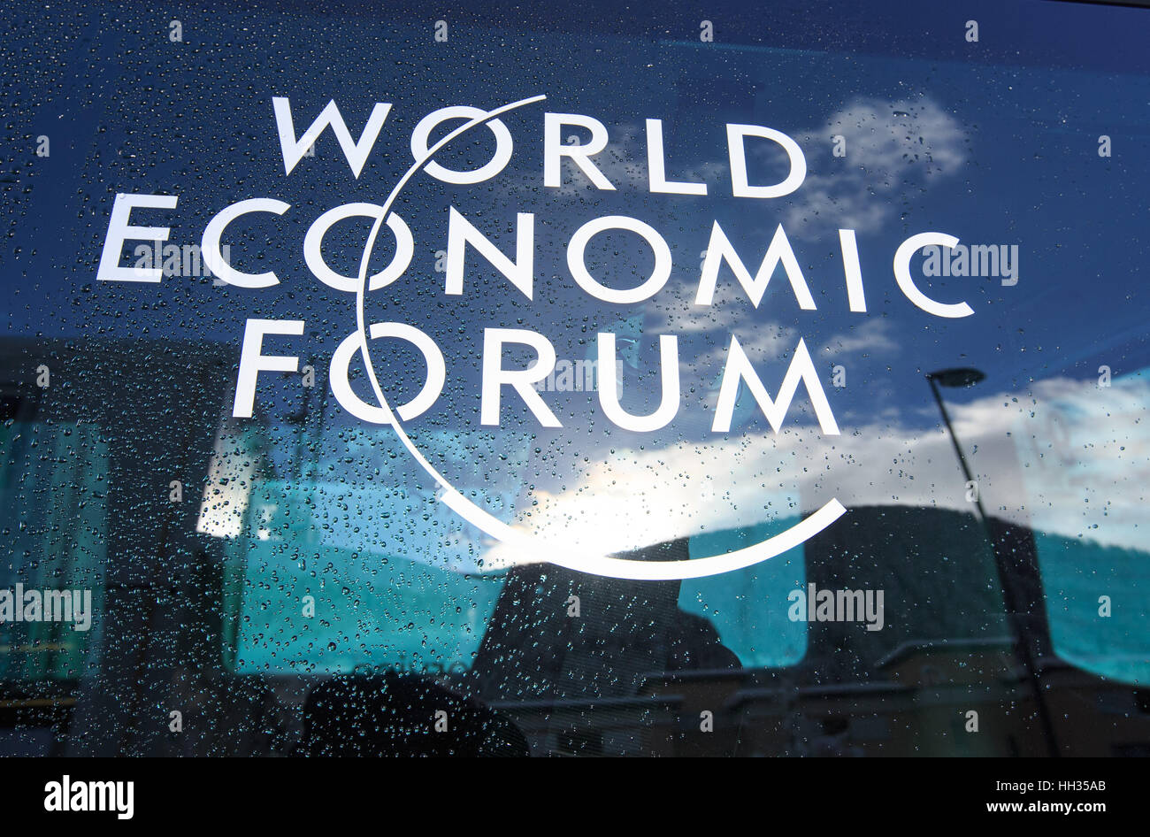 Davos. 16 janvier, 2017. Photo prise le 16 janvier 2017 montre le logo du Forum économique mondial (WEF) à Davos, en Suisse. Credit : Xu Jinquan/Xinhua/Alamy Live News Banque D'Images