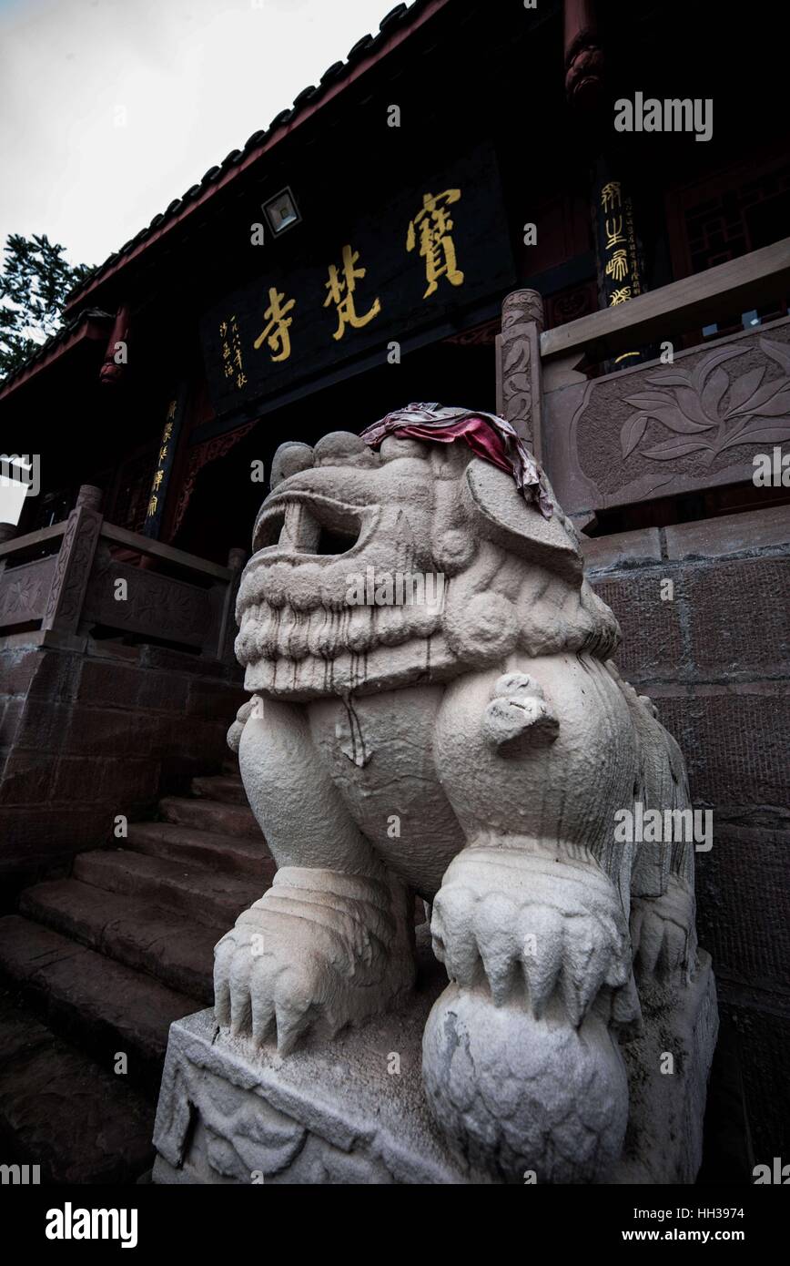 Suining, Suining, Chine. 16 janvier, 2017. Suining, CHINE - 16 janvier 2017 : (usage éditorial uniquement. Chine).Le Temple Baofan en ville de Suining, dans le sud-ouest de la province chinoise du Sichuan, le 16 janvier 2017. L'Baofan Temple, construit en North-Song dynastie, est bien connu pour les peintures murales bouddhistes antiques. Crédit : SIPA Asie/ZUMA/Alamy Fil Live News Banque D'Images
