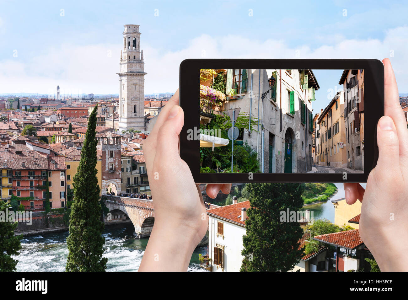 Travel Concept - photographies touristiques street dans la ville de Vérone en Italie sur tablette Banque D'Images