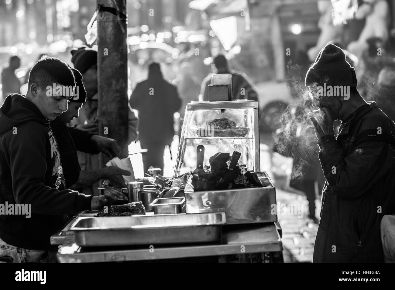 Un vendeur de rue offre des aliments au marché, vieille ville de Jérusalem, Israël, Moyen Orient Banque D'Images
