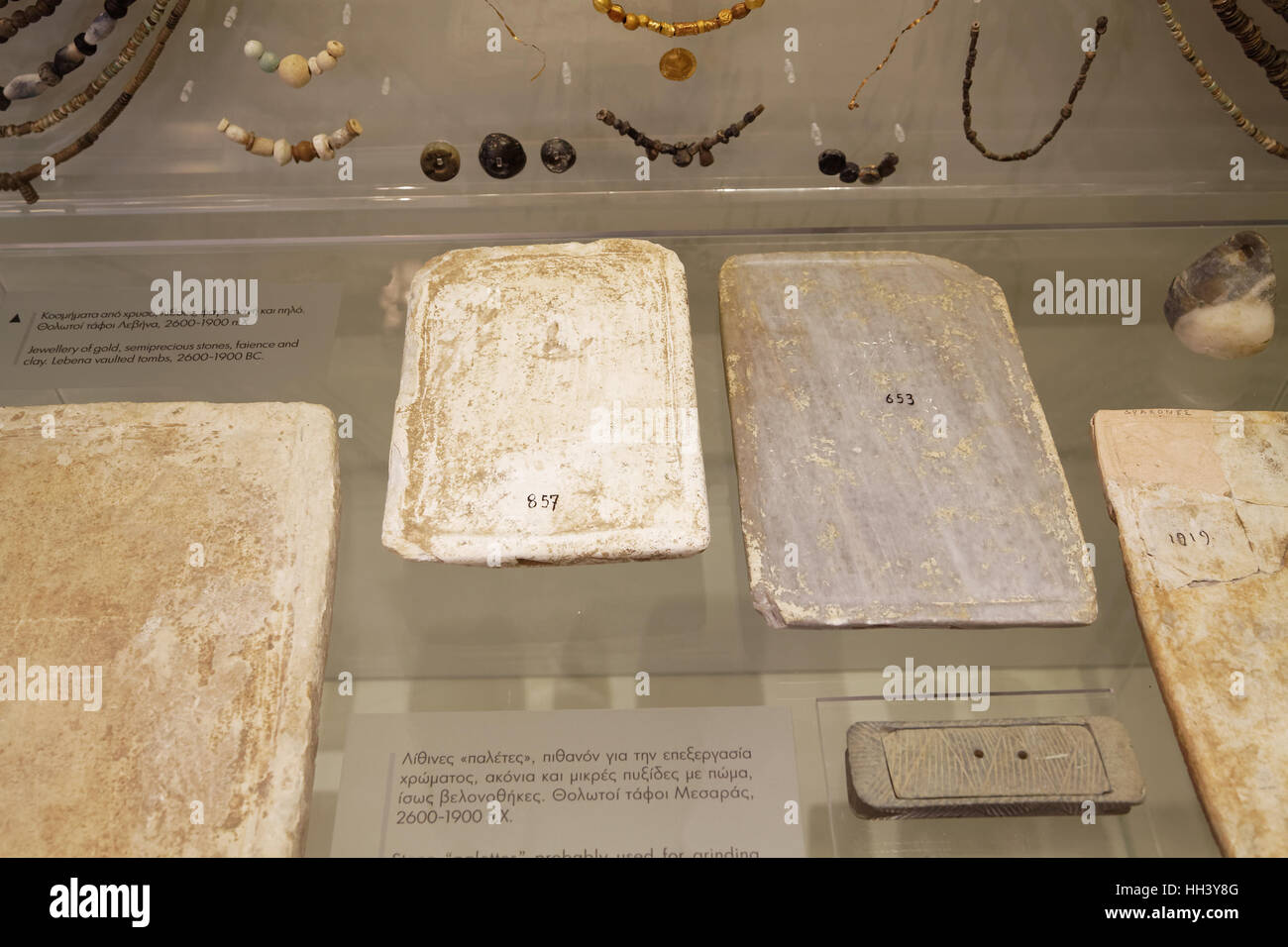Bijoux d'or, des pierres semi-précieuses, faïence et d'argile, tombes voûtées Lebena, 2600-1900 BC. Banque D'Images