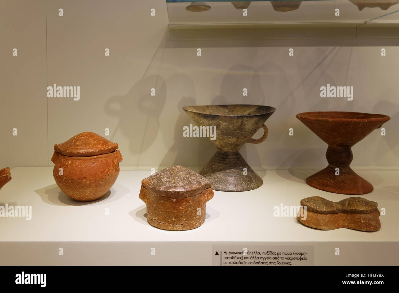 La poterie à divers navires en musée archéologique d'Héraklion, Crète,culture minoenne, Grèce Banque D'Images