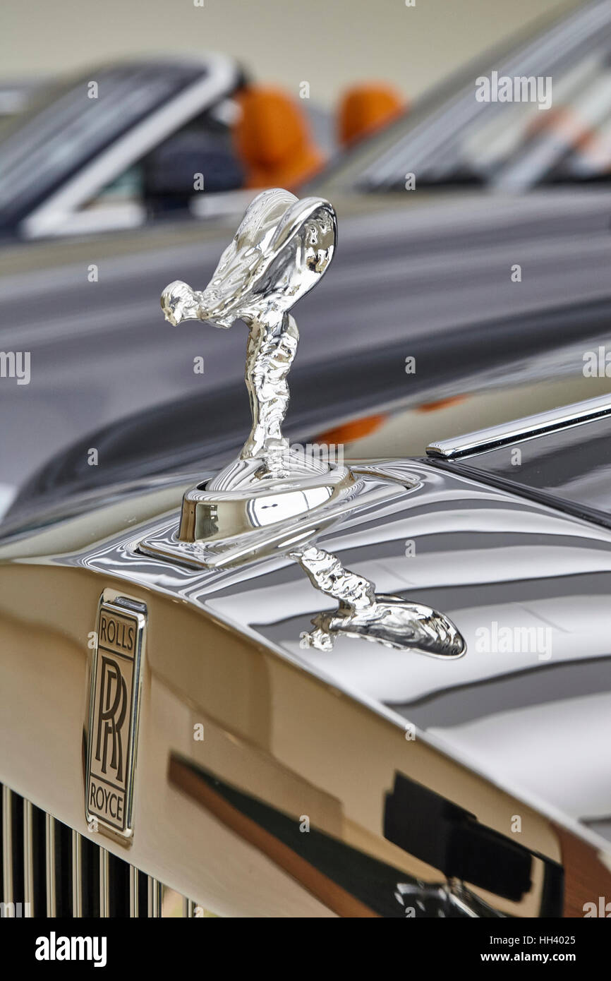 Spirit of Ecstasy, Rolls-Royce Motor Cars, Muse, Muse, Rolls Royce Silver  Lady, argent fée, Rolls Royce in showroom Photo Stock - Alamy