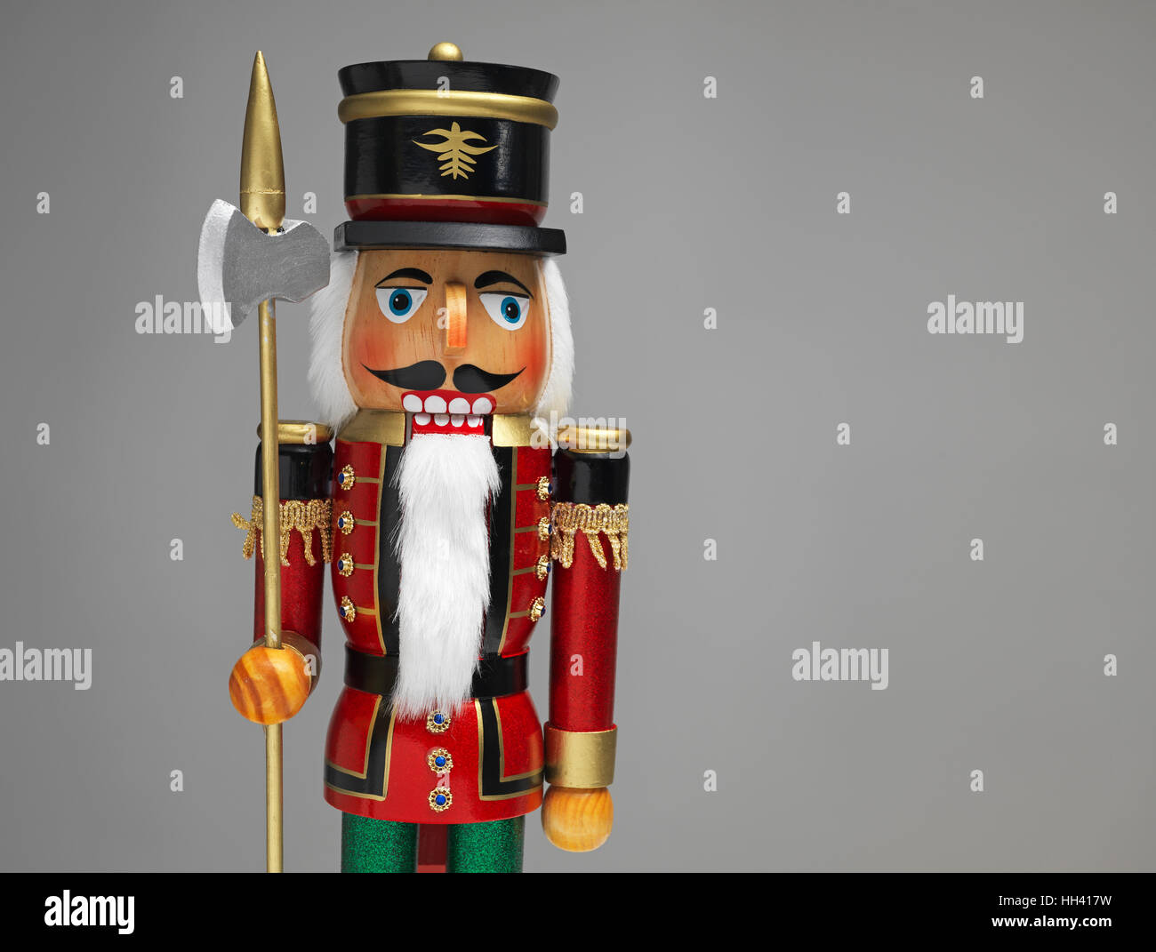 Décoration de Noël Casse-Noisette sur fond gris Banque D'Images
