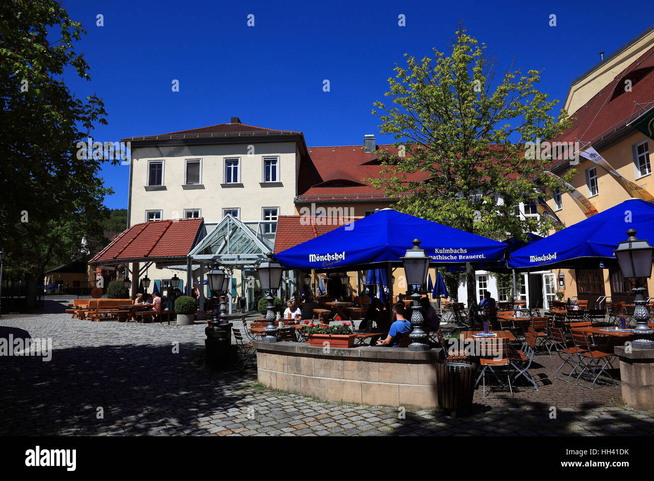 Jardin de bière et le restaurant de la brasserie Le Moenchshof à Kulmbach, Haute-Franconie, Bavière, Allemagne Banque D'Images