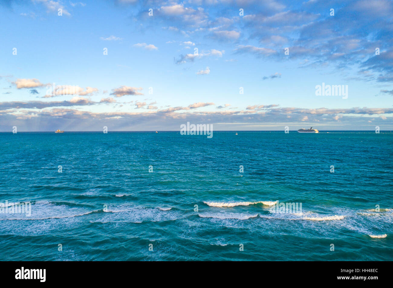 Miami Beach Florida, Océan Atlantique, vagues, départ du bateau de croisière, aérien au-dessus de la vue, FL170114005 Banque D'Images