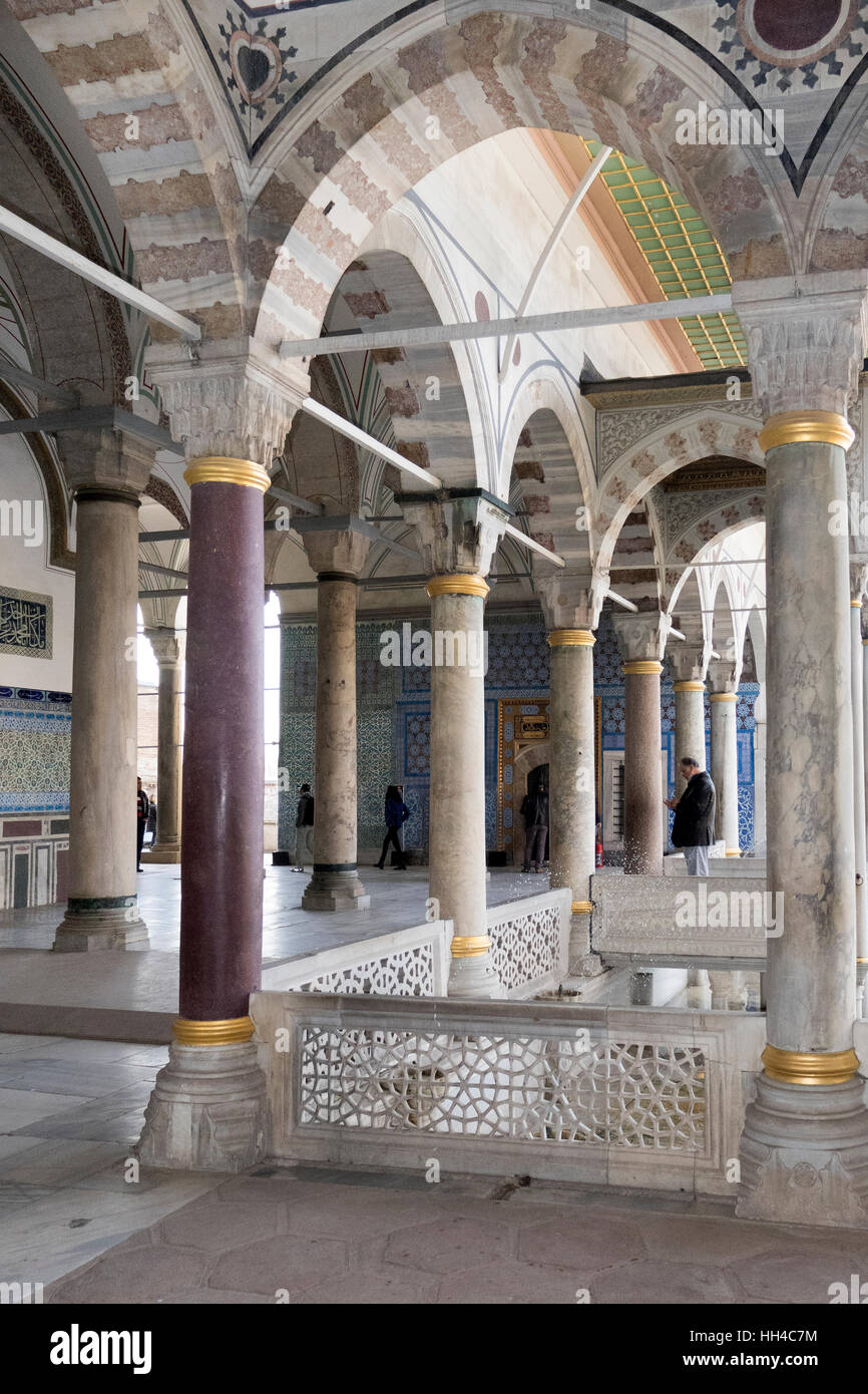 Colonnes près de la circoncision Prix, le palais de Topkapi, Istanbul Turquie Photo Stock Alamy