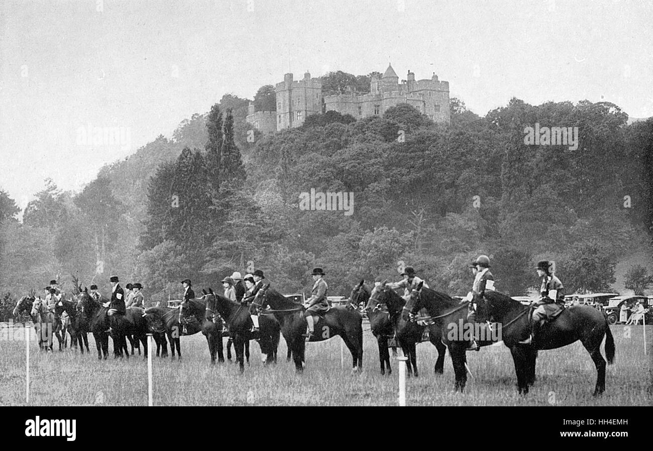 Le spectacle de poney pour enfants de Cecil Aldin, le château de Dunster Banque D'Images