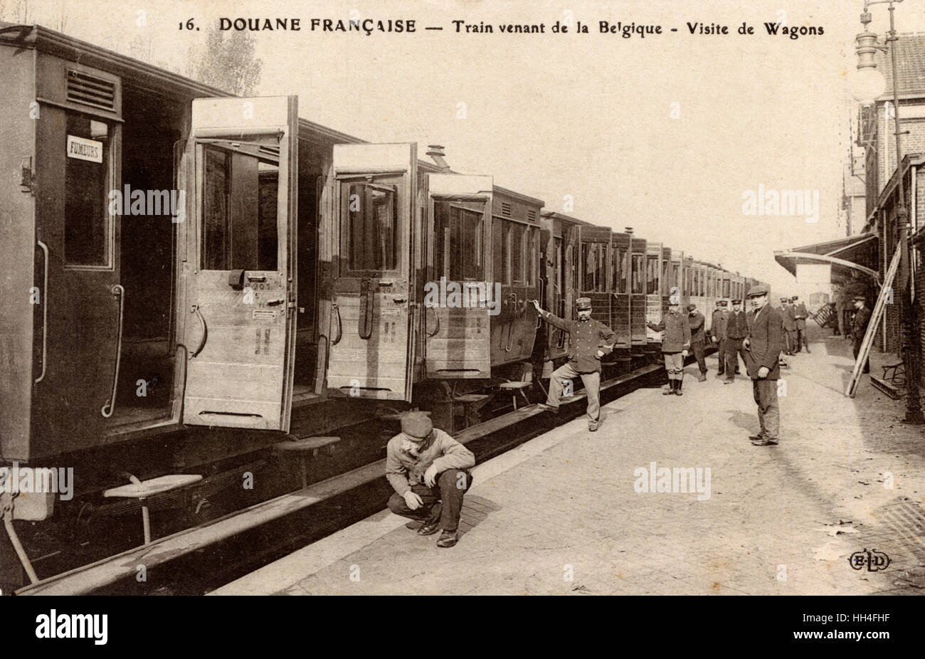 WW1 - Gare de Haumont, France - douaniers français Banque D'Images