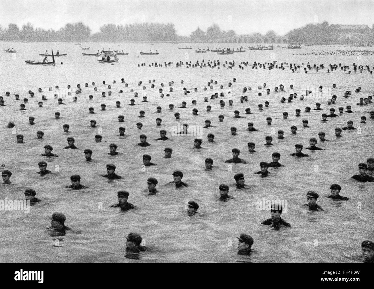 Chine communiste - nageurs dans le fleuve Yangtze Banque D'Images