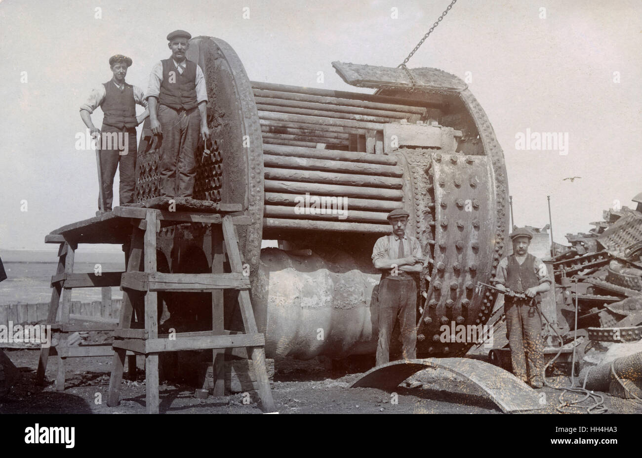 Navires brise-roches de T W Ward Ltd, avec l'ancienne chaudière Banque D'Images