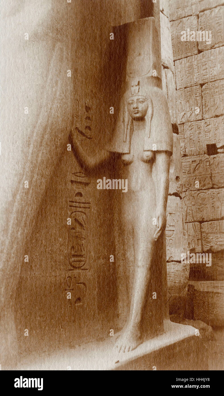 Statue de la reine Nefertari au temple de Louxor, Égypte Banque D'Images