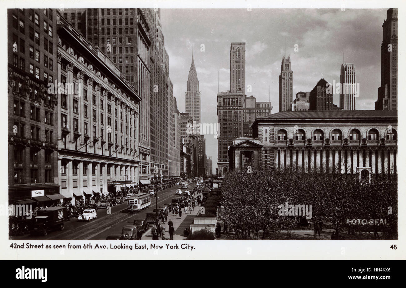 42nd Street, vue depuis 6th Avenue, vers l'est - New York Banque D'Images