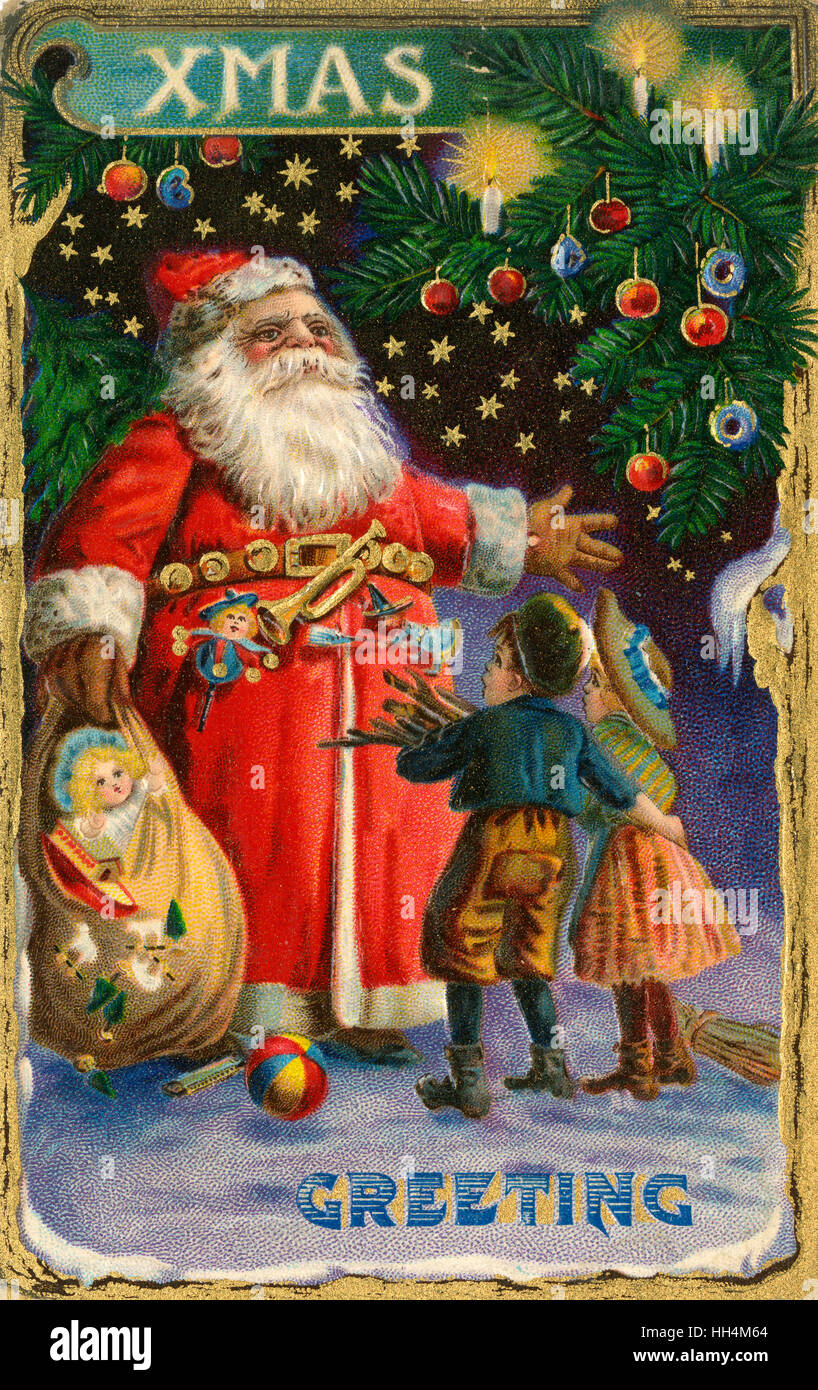 Carte postale de voeux de Noël - Le Père Noël accueille deux jeunes enfants pauvres (collecte du bois de feu) s'enflant son sac avec des jouets. Banque D'Images