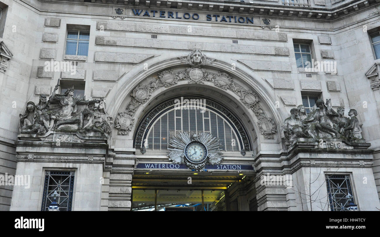 Passage de la victoire à l'entrée de la gare de Waterloo, London, England, UK Banque D'Images