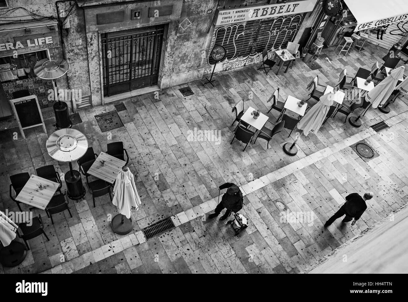 La photographie de rue à Valence. Célèbre Cordelatts street dans le centre historique de la ville, vu de dessus. Banque D'Images
