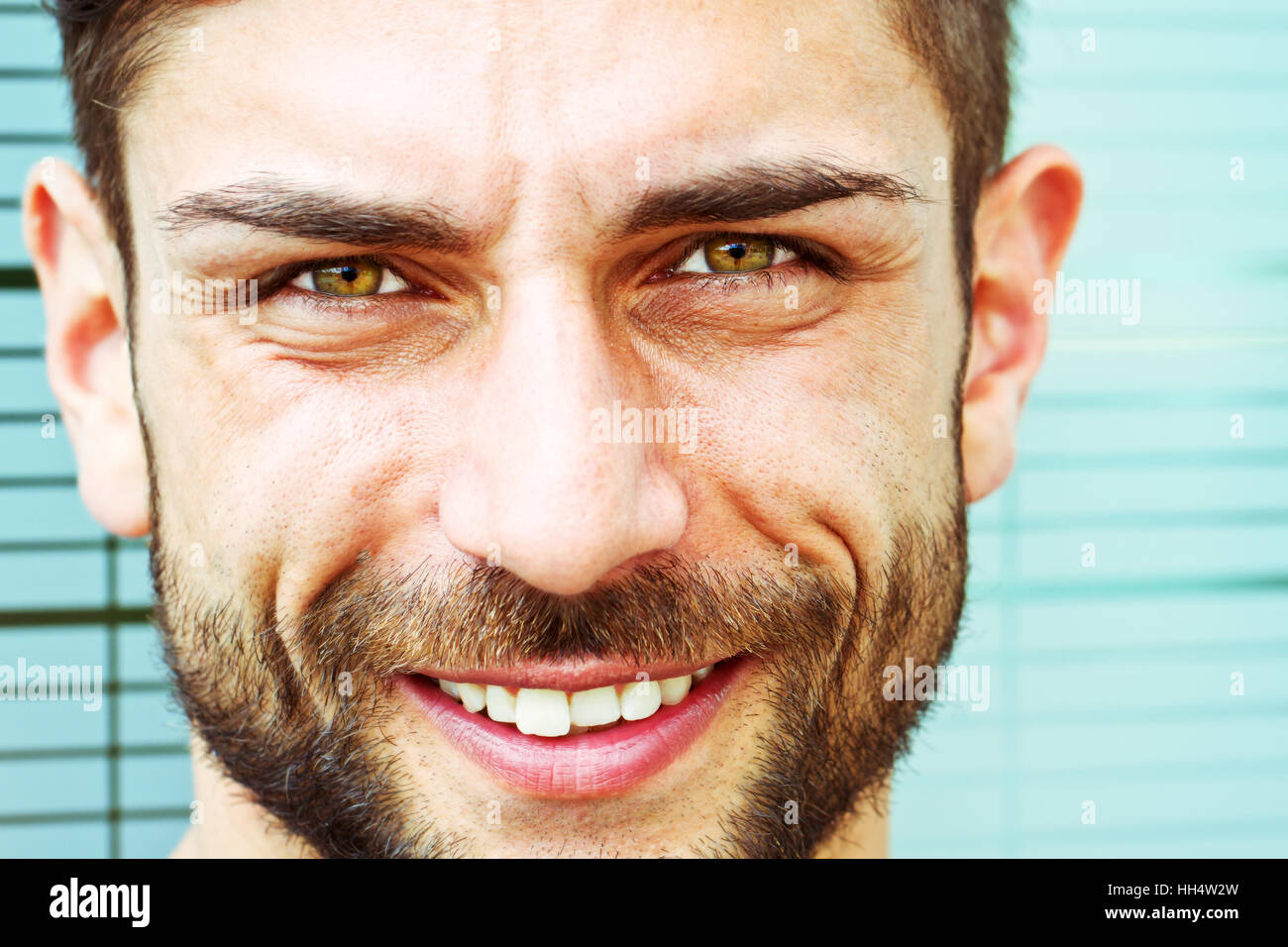 Portrait of a happy, bel homme Banque D'Images