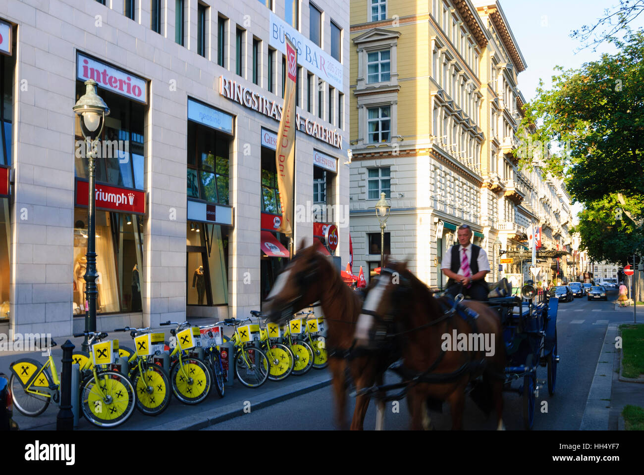 Wien, Vienne : rue Kärntner Ring, Fiaker (cheval), 01. Vieille Ville, Wien, Autriche Banque D'Images