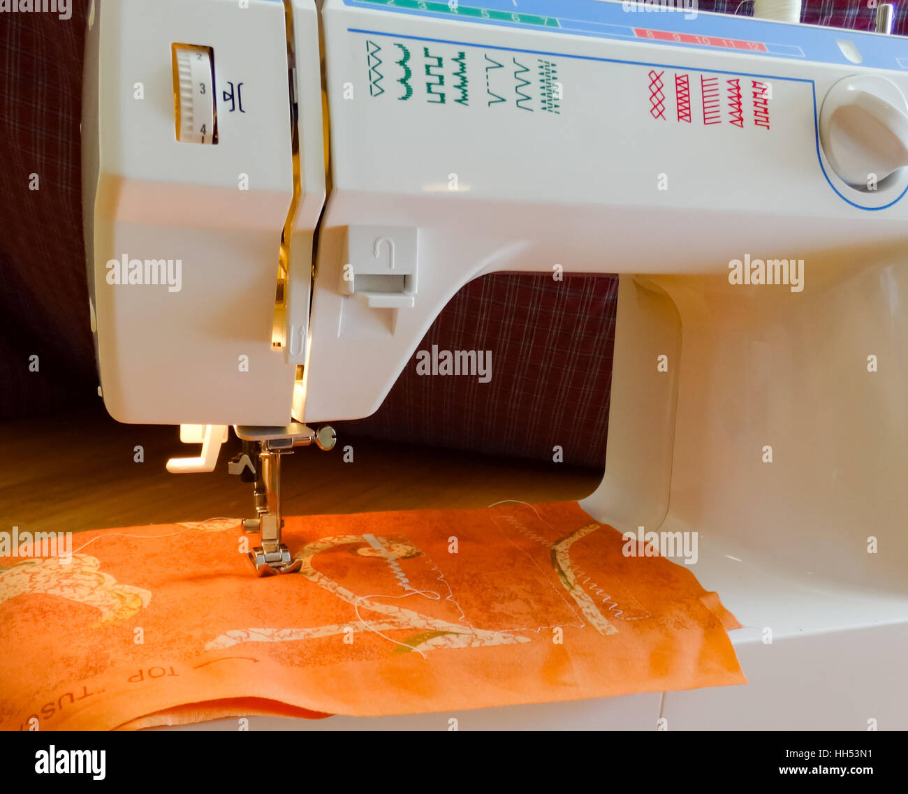 Gros plan du tissu couture machine à coudre Banque D'Images