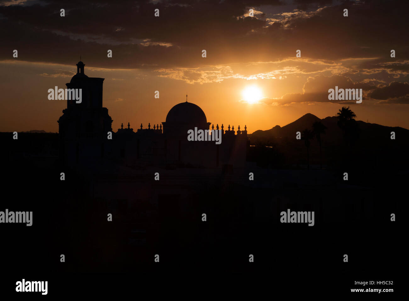 Mission San Xavier del Bac silhouette Banque D'Images