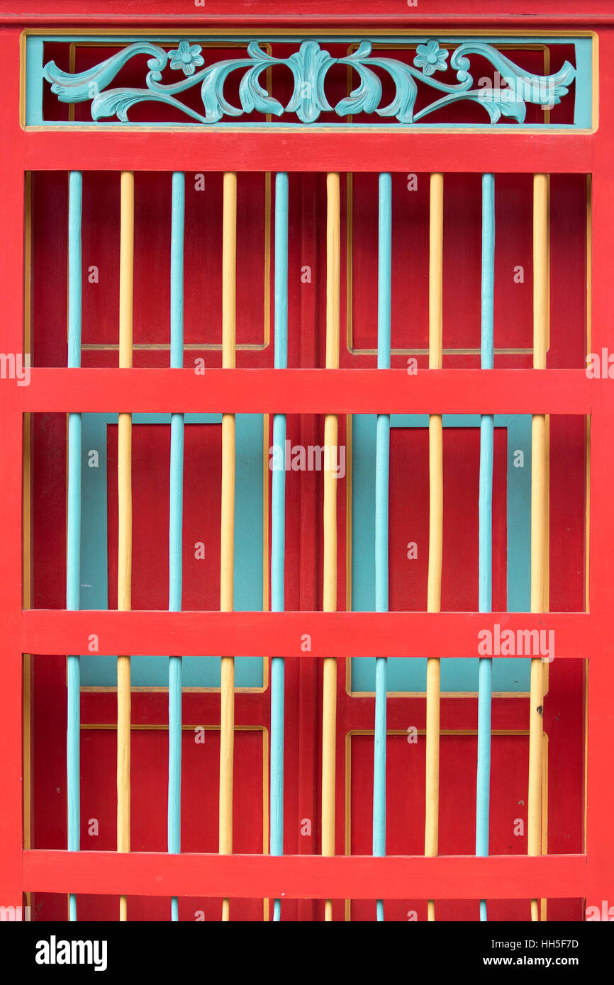 Grille de sécurité de fenêtre peints dans des couleurs en El Jardin Colombie Banque D'Images