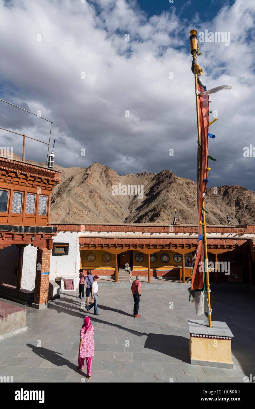 Les touristes à Hemis monastery Banque D'Images