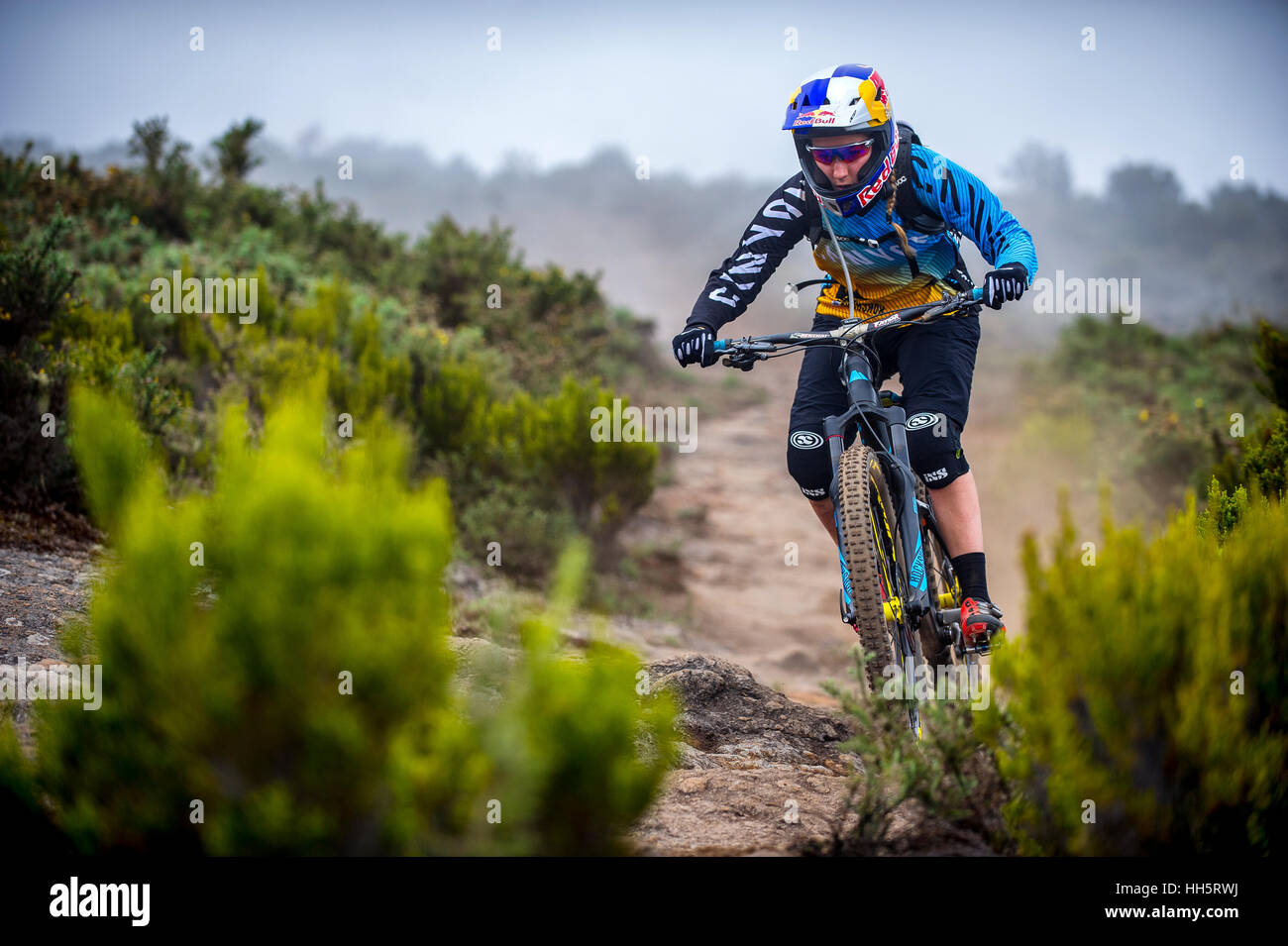 Pauline Ferrand-Prévot est un coureur multi-disciplinaires. Sur la photo dans la concurrence la Megavalanche sur l'Ile de la réunion. Banque D'Images