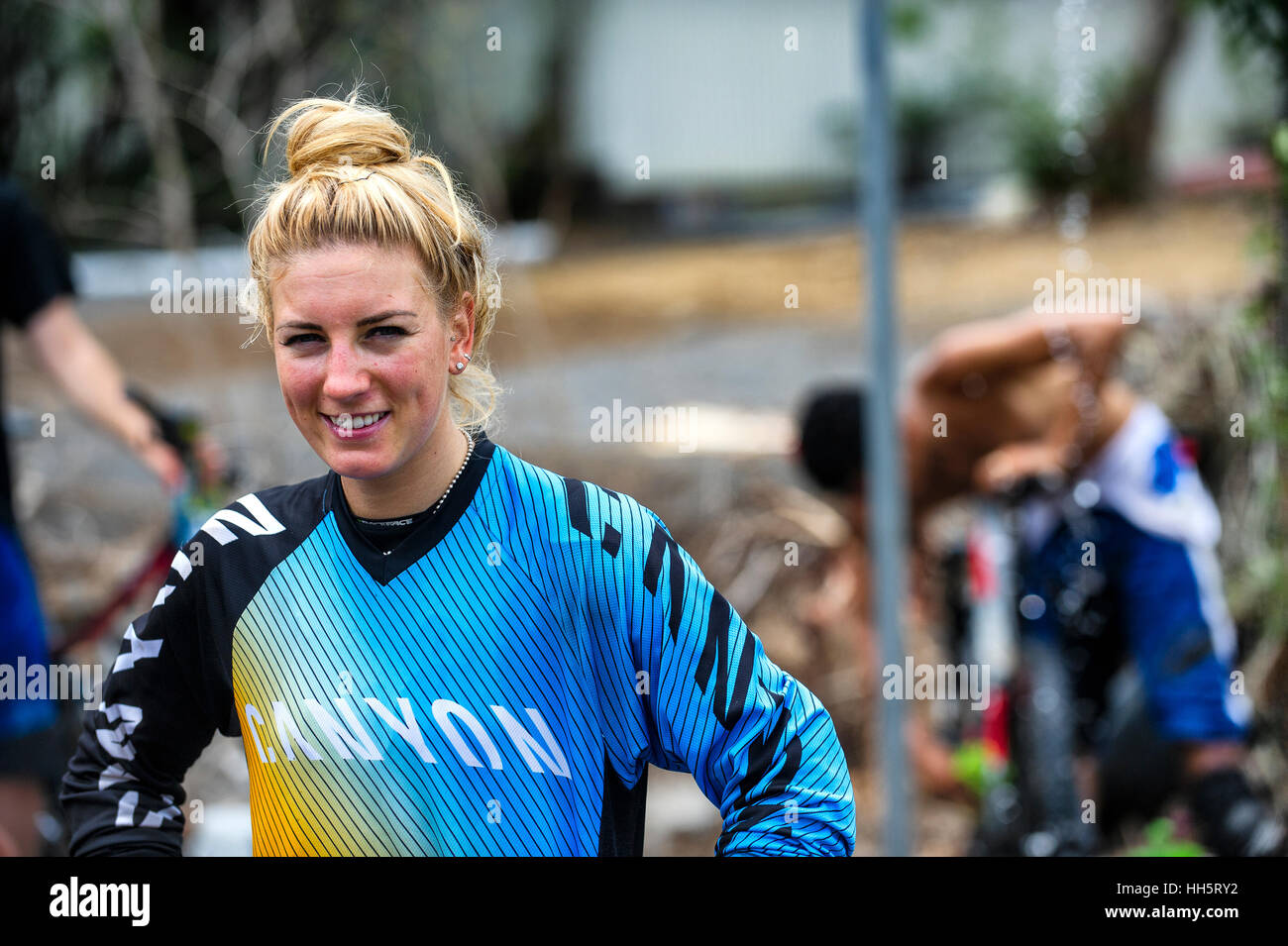 Pauline Ferrand-Prévot est un coureur multi-disciplinaires. Sur la photo une fois la Megavalanche sur l'Ile de la réunion. Banque D'Images