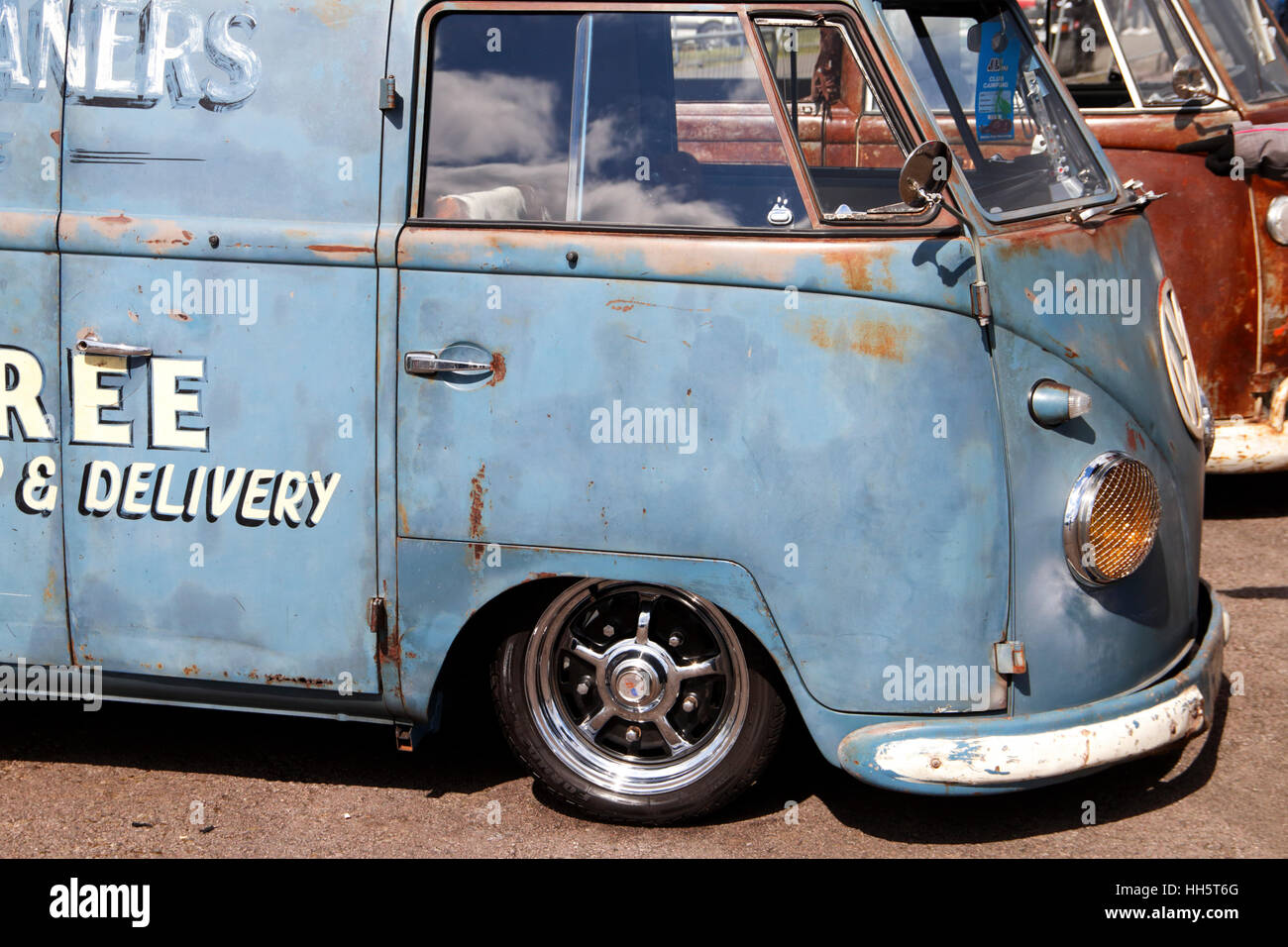 Volkswagen Transporter type 2 personnalisés cars dans un événement à Santa Pod raceway Banque D'Images