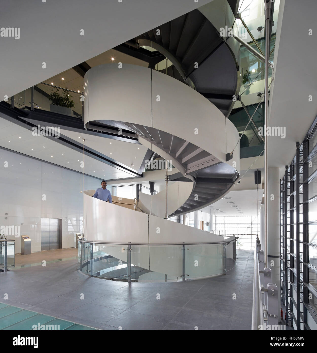 En colimaçon. Masdar Siemens, Abu Dhabi, Emirats Arabes Unis. Architecte : Sheppard Robson, 2014. Banque D'Images