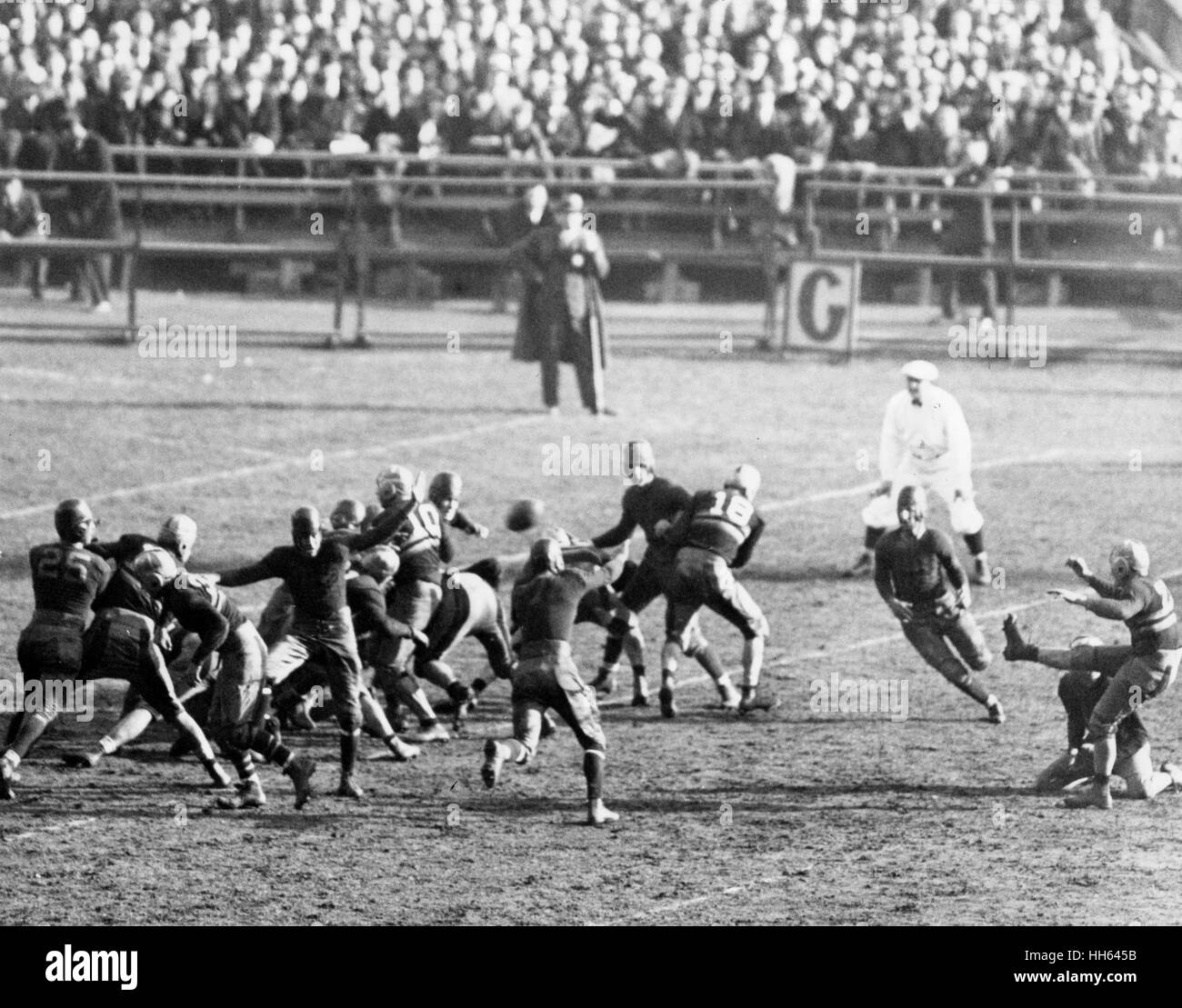 Match de football américain entre les équipes de l'armée et de la Marine au Yankee Stadium, New York, USA, 12 décembre 1931. Banque D'Images