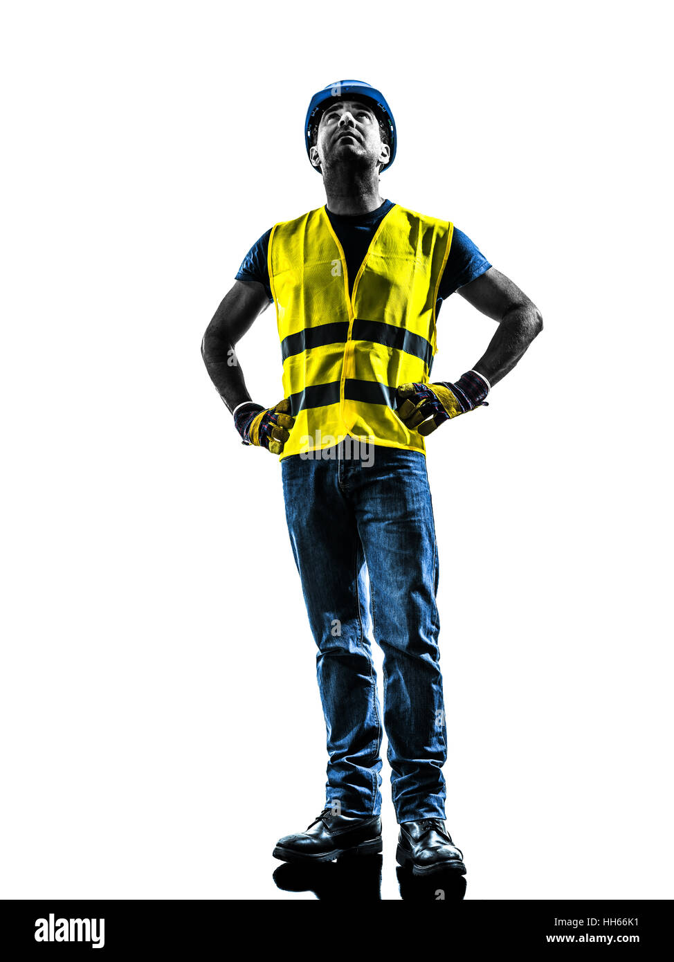 Un travailleur de la construction jusqu'à la veste de sécurité avec ossature isolé en fond blanc Banque D'Images