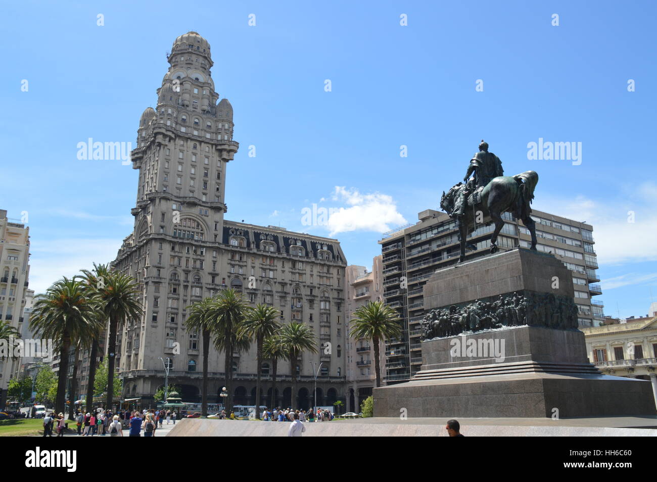 Plaza Independencia avec le mausolée d'Artigas dans la ville de Montevideo, Uruguay. Banque D'Images