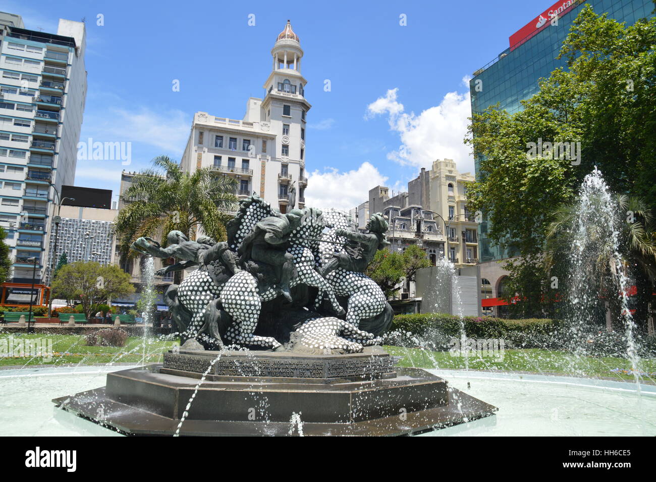 Fontaine d'eau et de sculptures de chevaux dans la ville de Montevideo, Uruguay Banque D'Images