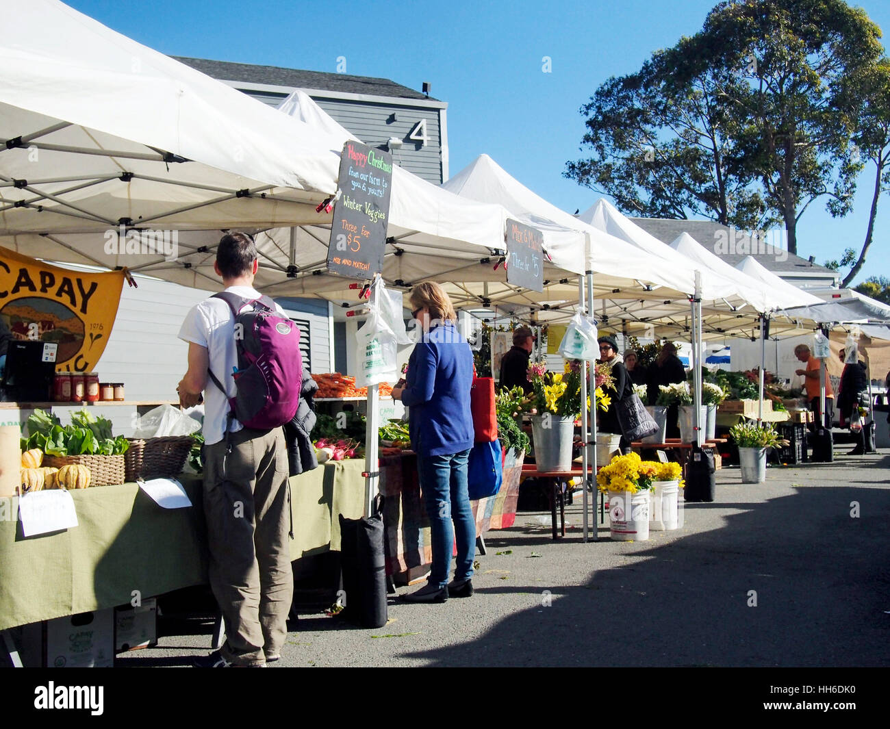 L'hebdomadaire Farmers Market à Marin Country Mart à Larkspur Landing dans le comté de Marin, en Californie. Banque D'Images