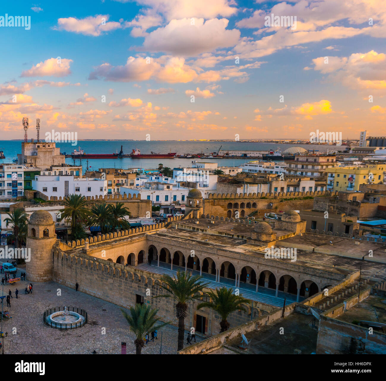 Beau coucher du soleil à Sousse, Tunisie. Banque D'Images