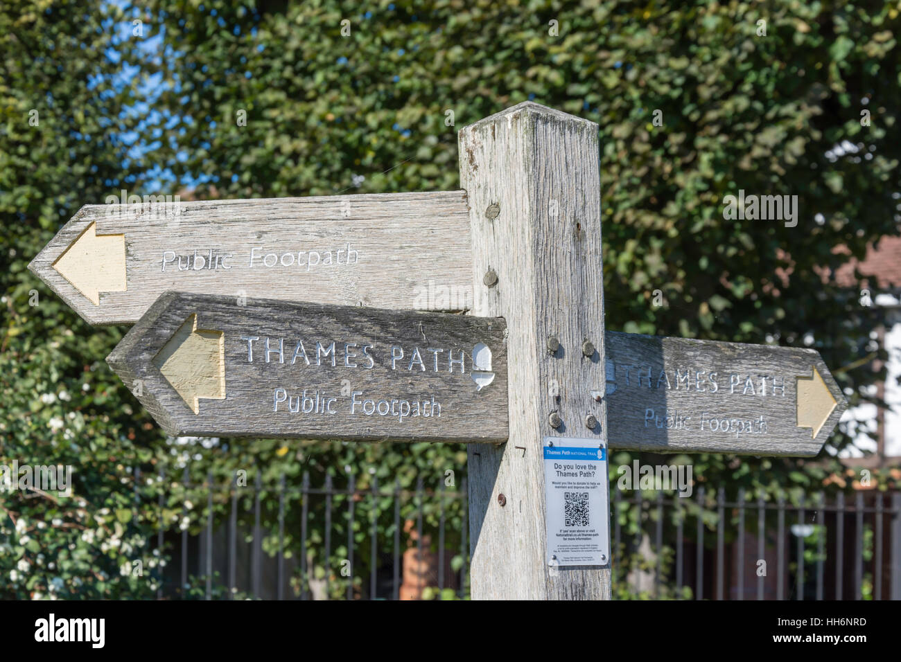 Thames Path sign post le Tamise de halage, Windsor, Berkshire, Angleterre, Royaume-Uni Banque D'Images