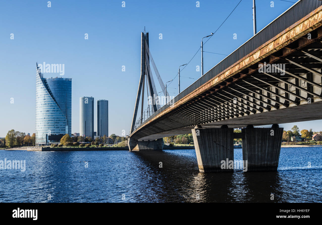 Riga, pont sur la Daugava Banque D'Images