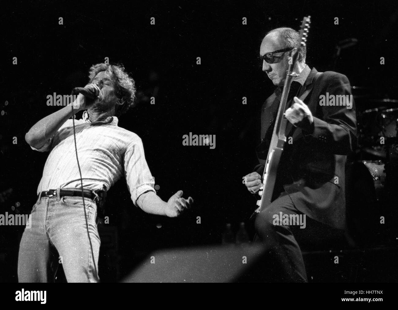 L'OMS L-R- Roger Daltrey, Pete Townshend à grands bois Mansfield Ma USA photo de Bill belknap Banque D'Images
