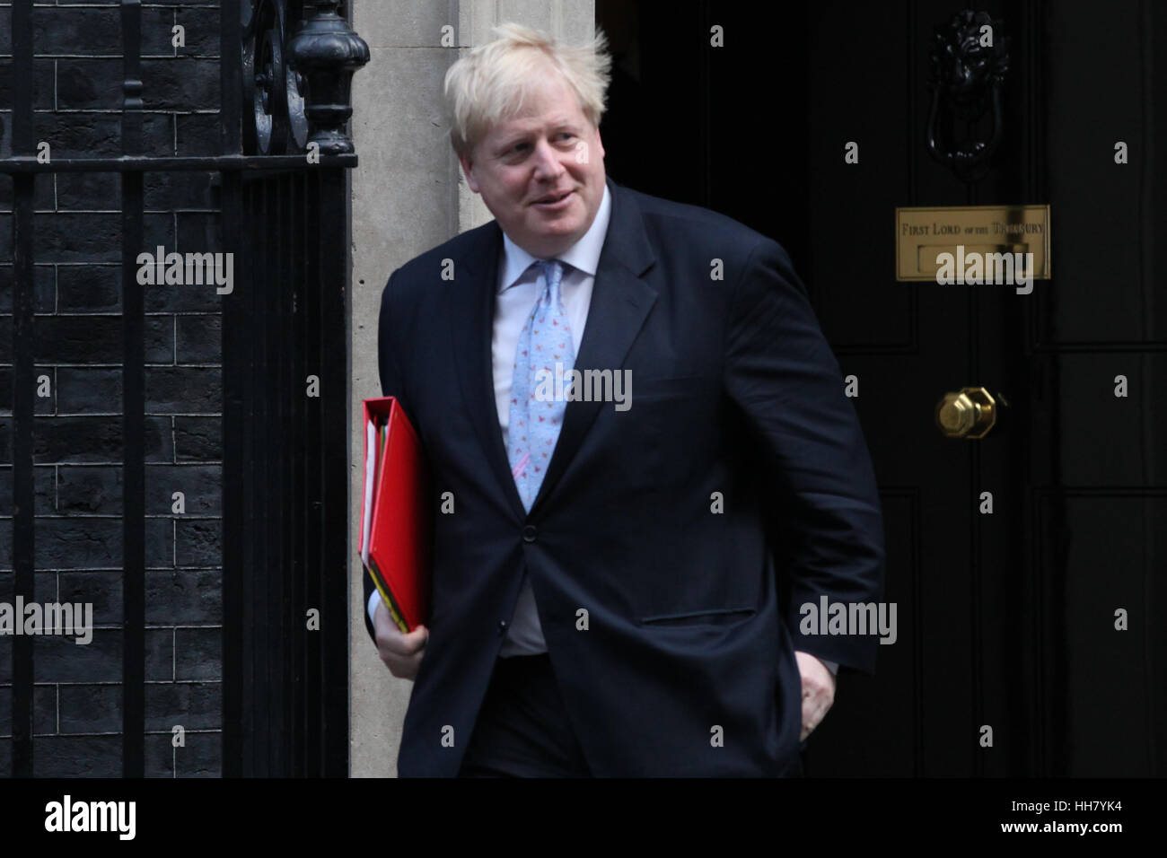 Downing Street, London, UK 17 Jan 2017 - Ministre des affaires étrangères, Boris Johnson quitte après la réunion hebdomadaire du cabinet au numéro 10 Downing Street. Credit : Dinendra Haria/Alamy Live News Banque D'Images